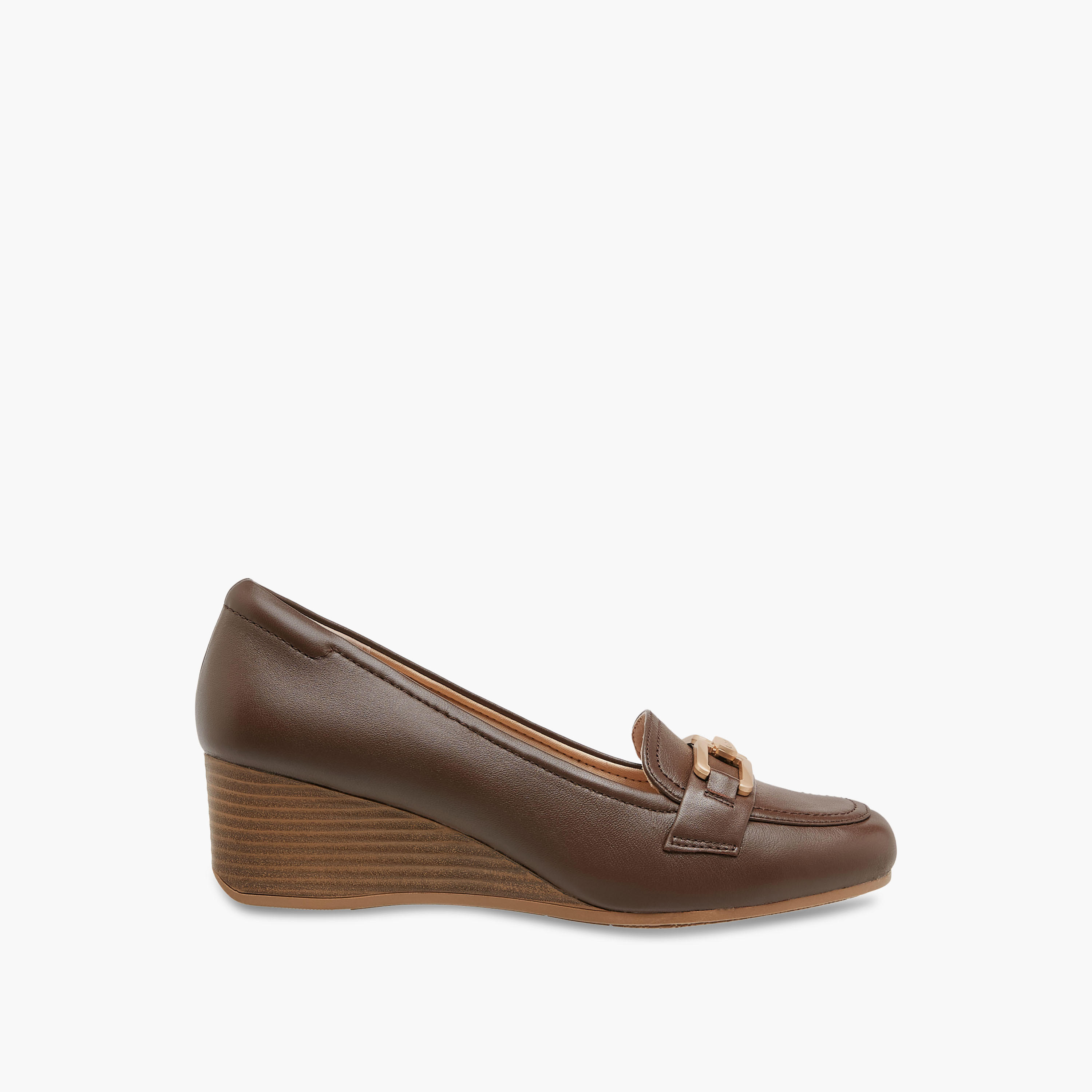 حذاء لوفر سهل الارتداء بكعب ويدج وزينة معدن من لو كونفورت-women-shoes-heels-image-3