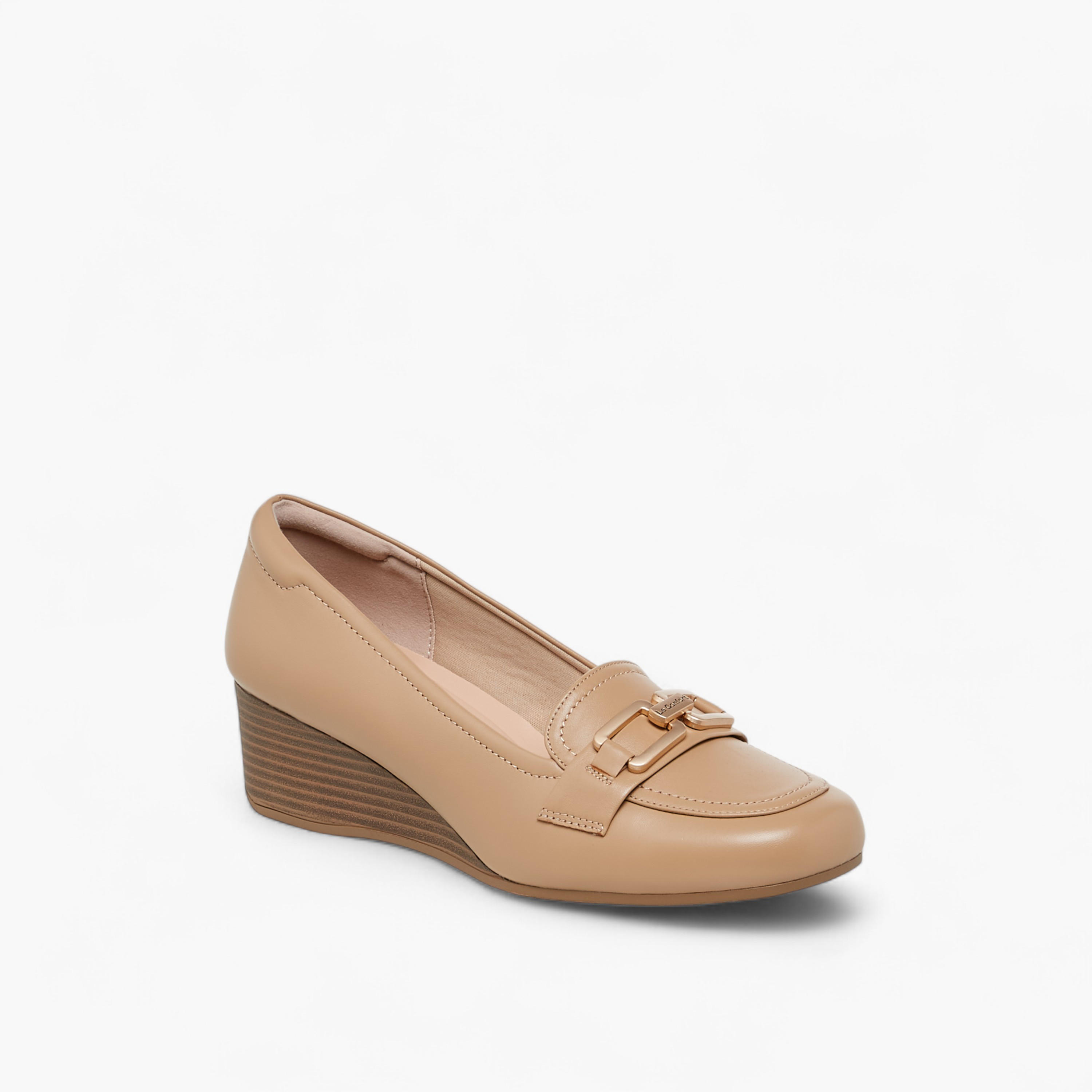 حذاء لوفر سهل الارتداء بكعب ويدج وزينة معدن من لو كونفورت-women-shoes-heels-image-2