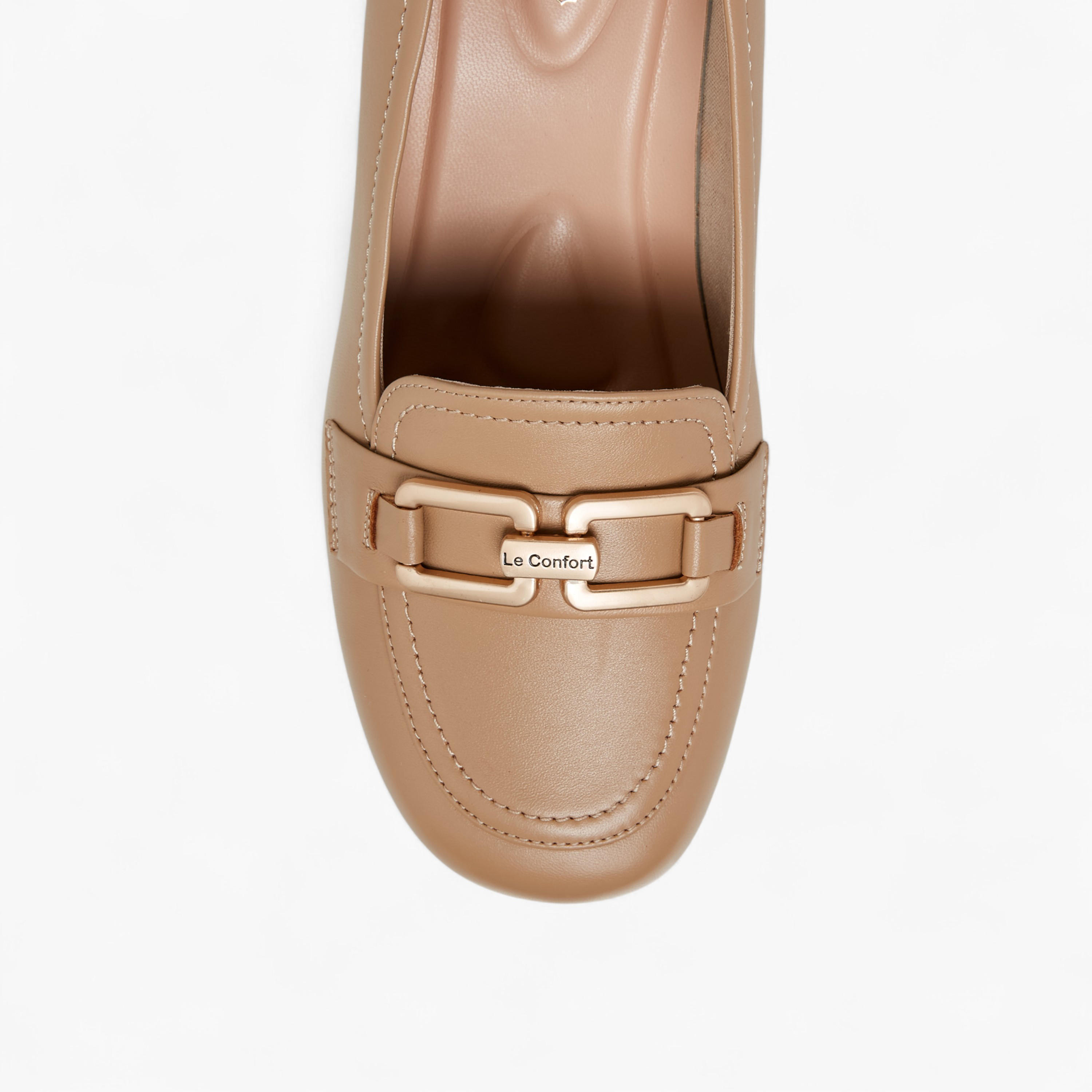 حذاء لوفر سهل الارتداء بكعب ويدج وزينة معدن من لو كونفورت-women-shoes-heels-image-4