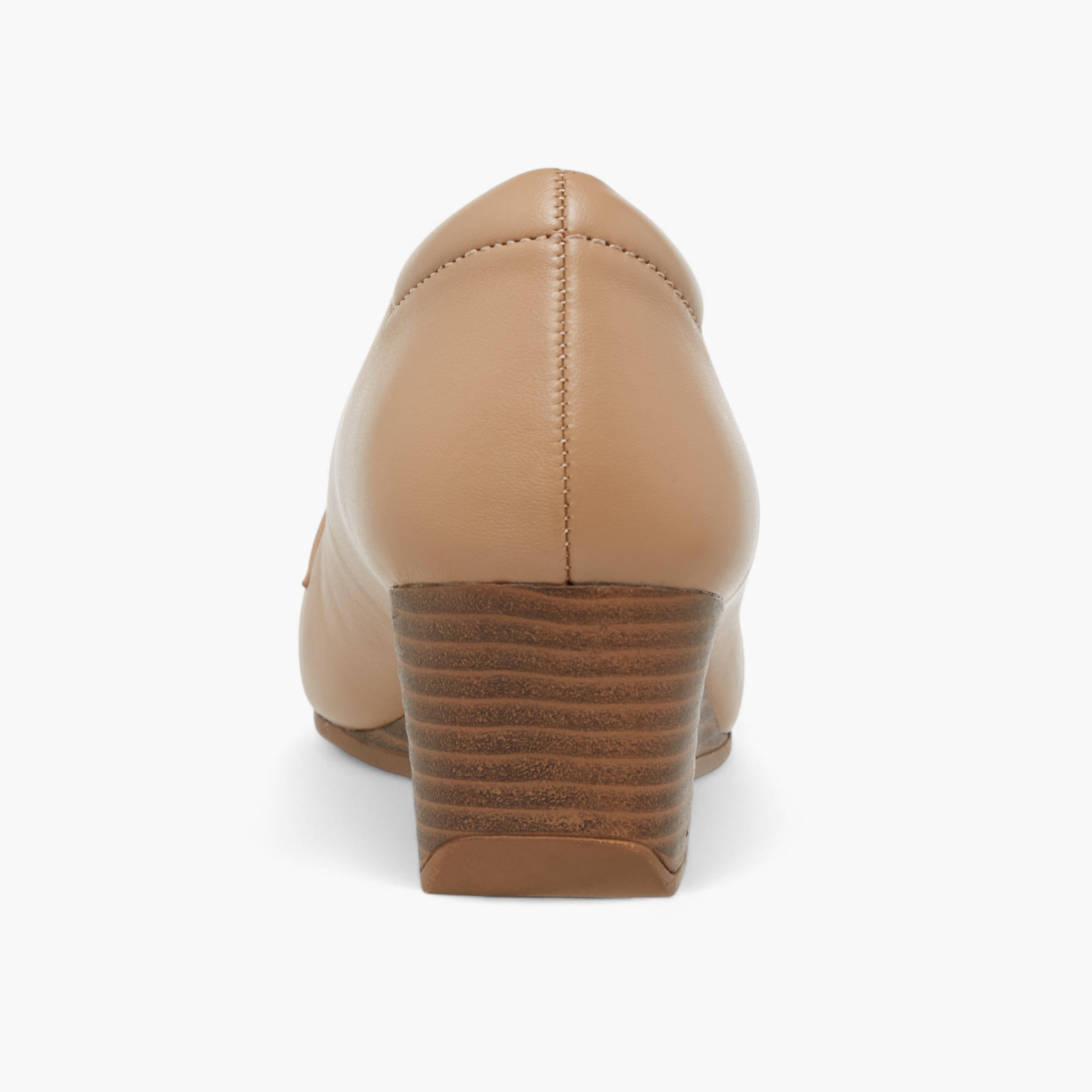 حذاء لوفر سهل الارتداء بكعب ويدج وزينة معدن من لو كونفورت-women-shoes-heels-image-5
