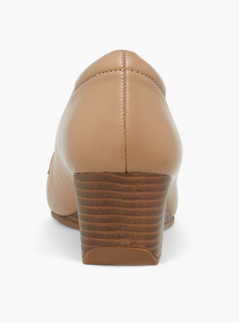 حذاء لوفر سهل الارتداء بكعب ويدج وزينة معدن من لو كونفورت-women-shoes-heels-image-5