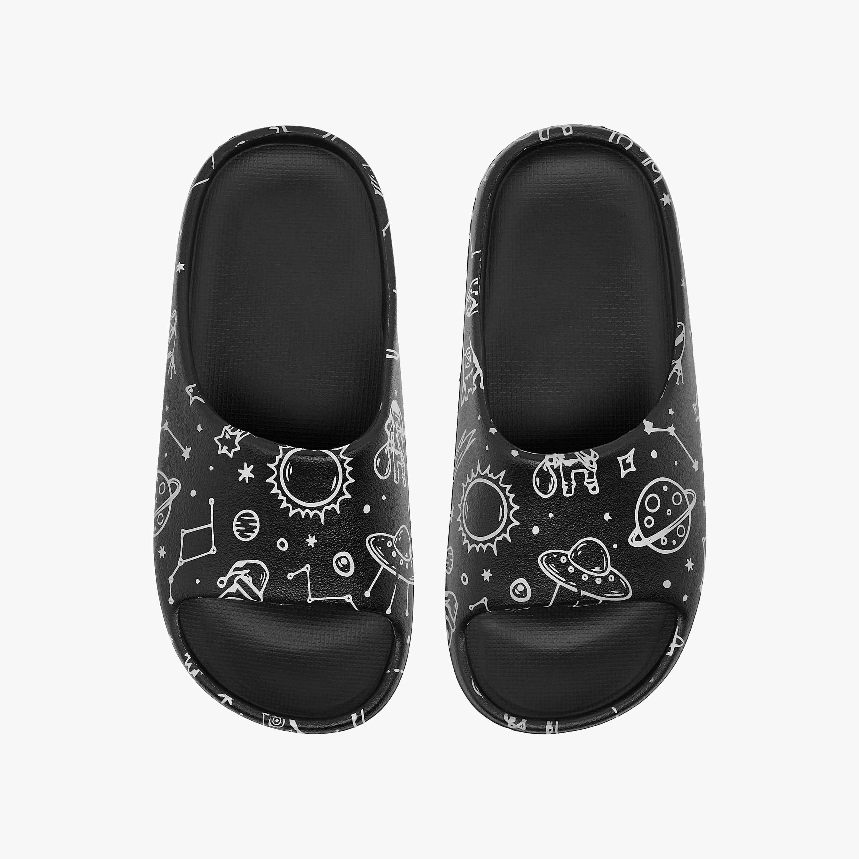 شبشب بطبعات فضاء للأولاد من أكوا-boys-shoes-flipflopsandslides-image-1