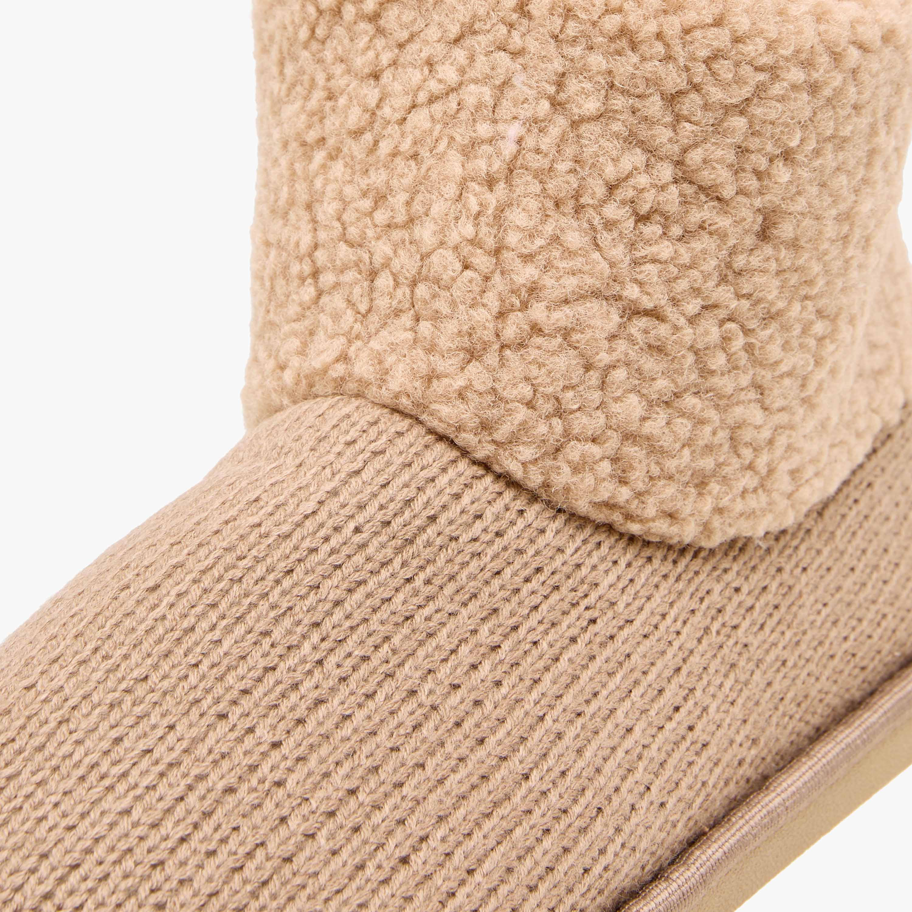 بوت سهل الارتداء بتفاصيل شيربا للنساء من لو كونفورت-women-shoes-boots-image-4