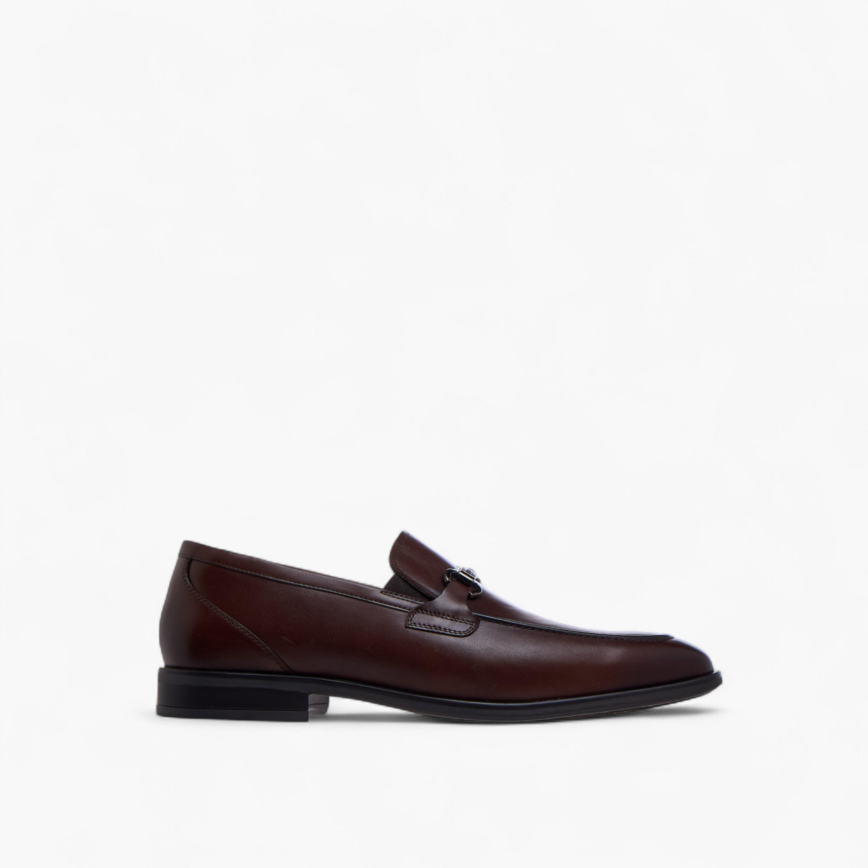 حذاء سهل الارتداء بزينة معدنية من إل بي إل من شو إكسبريس-men-shoes-formalshoes-image-3
