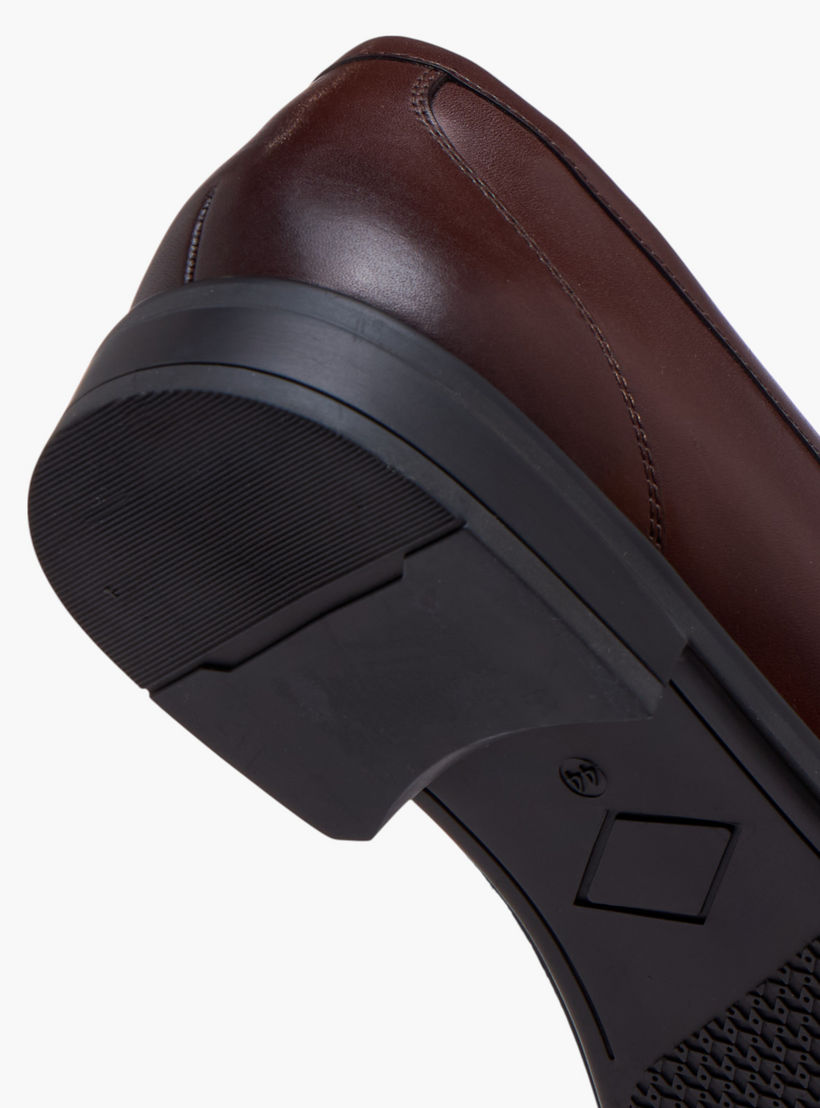 حذاء سهل الارتداء بزينة معدنية من إل بي إل من شو إكسبريس-men-shoes-formalshoes-image-5