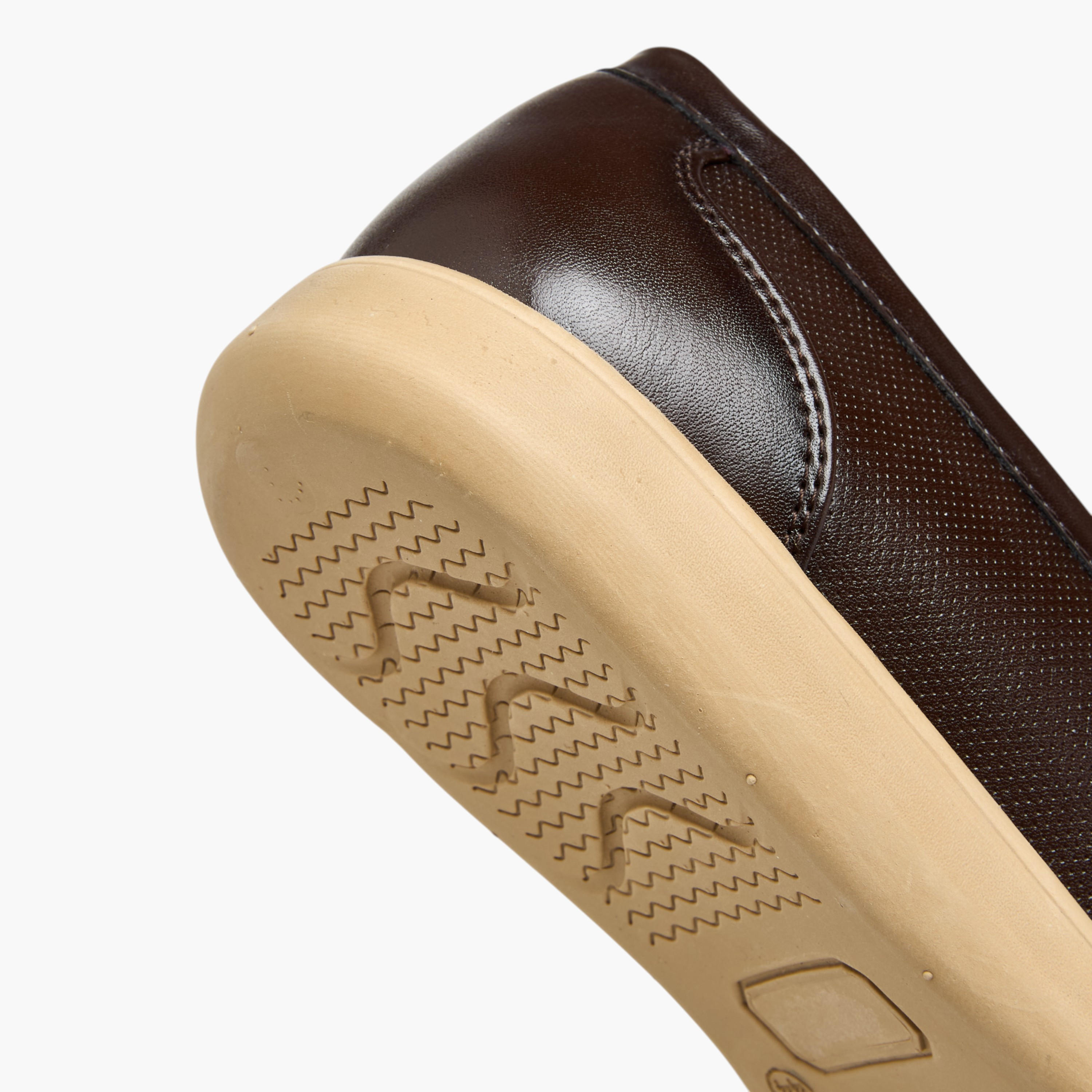 حذاء سهل الارتداء وبارز الملمس من أل بي أل من شو إكسبريس-men-shoes-loafersandmoccasins-image-5