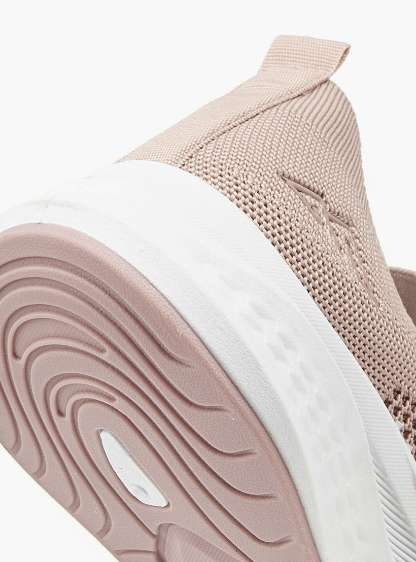 حذاء رياضي برباط إغلاق ولسان سحب من أوكلان من شو إكسبريس-sports-women-shoes-image-4