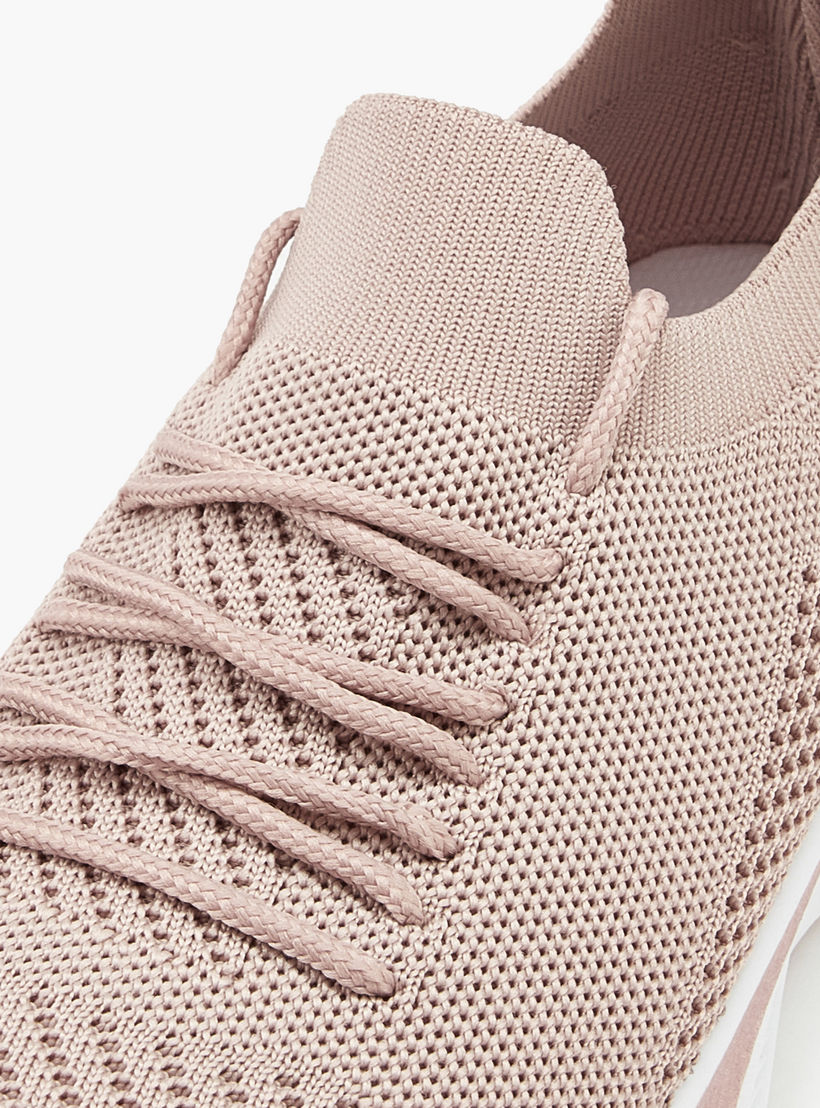 حذاء رياضي برباط إغلاق ولسان سحب من أوكلان من شو إكسبريس-sports-women-shoes-image-5