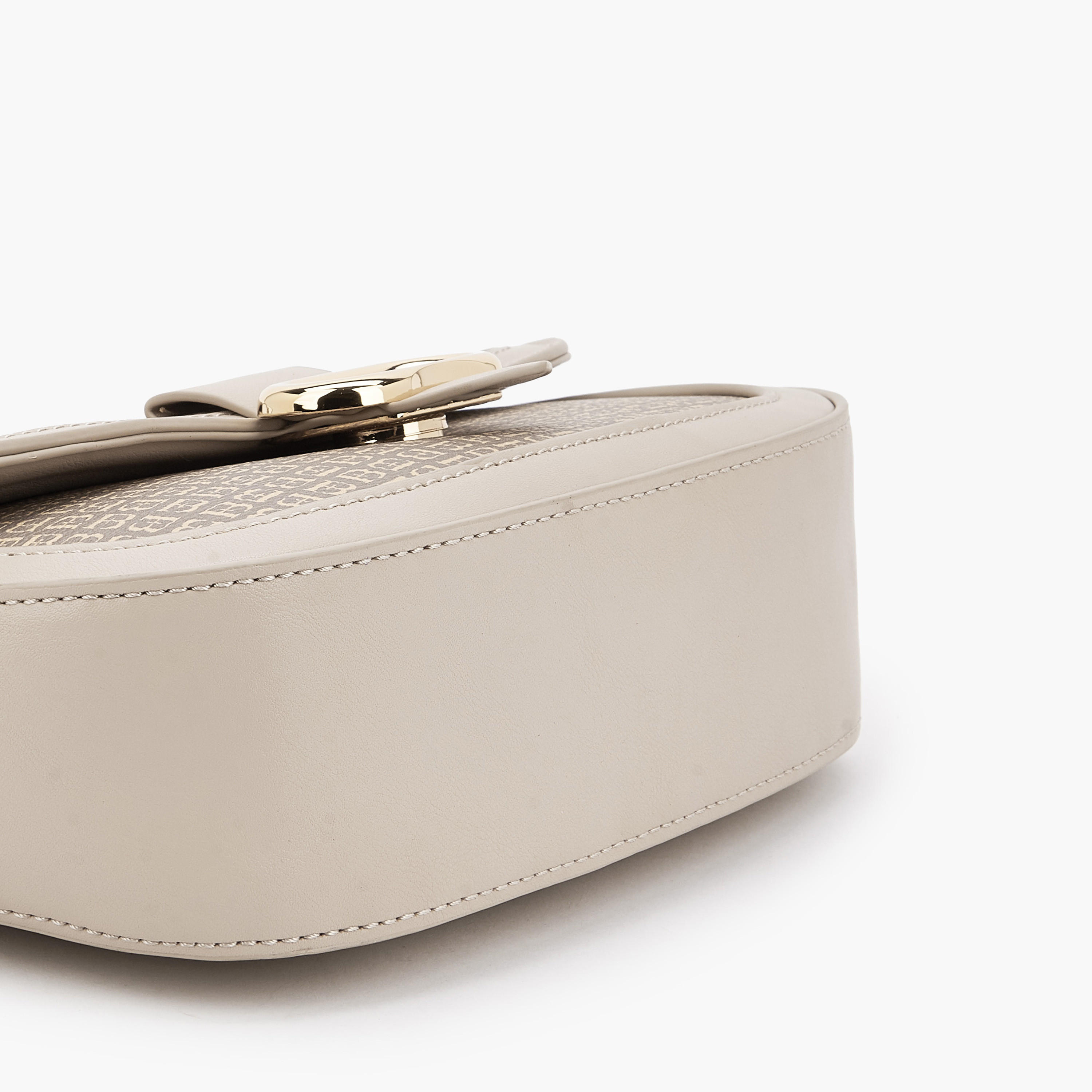 شنطة كروس بودي بطبعات مونوجرام مع حزام قابل للتعديل من فلورا بيلا-women-bagsandwallets-handbags-image-6
