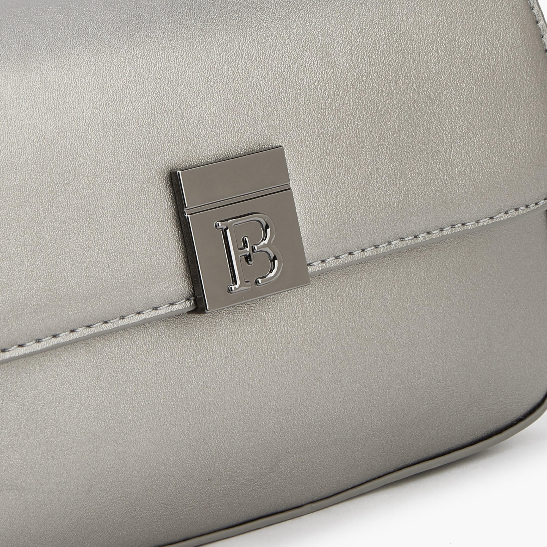 شنطة كروس بودي سادة بإغلاق مغناطيسي من فلورا بيلا-women-bagsandwallets-handbags-image-4