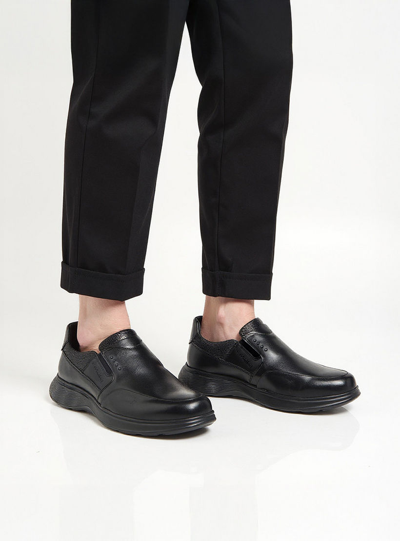 حذاء خفيف جلد سهل الارتداء بنقوش الشعار من لو كونفورت -men-shoes-formalshoes-image-2
