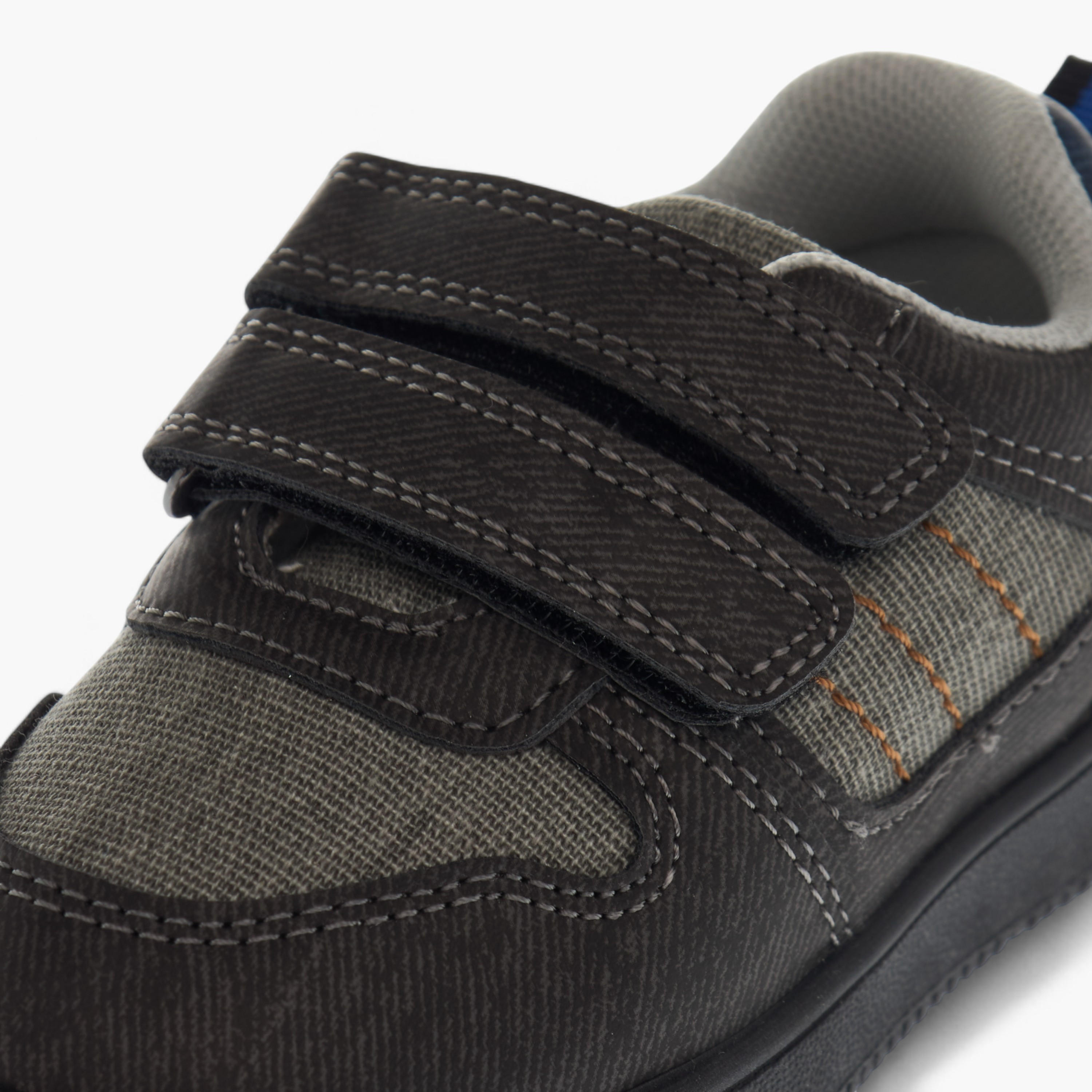 حذاء سنيكرز بشريط إغلاق لاصق من إل بي إل من شو إكسبرس-boys-shoes-schoolshoes-image-4