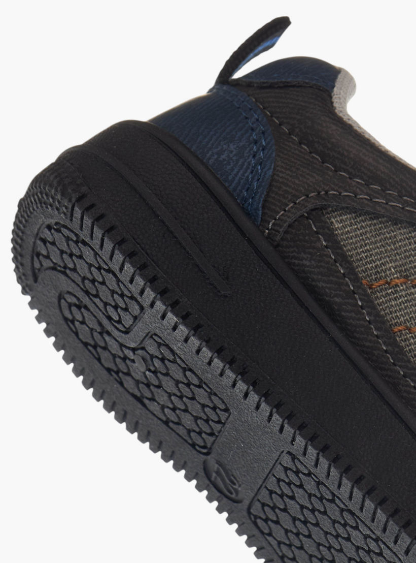 حذاء سنيكرز بشريط إغلاق لاصق من إل بي إل من شو إكسبرس-boys-shoes-schoolshoes-image-5