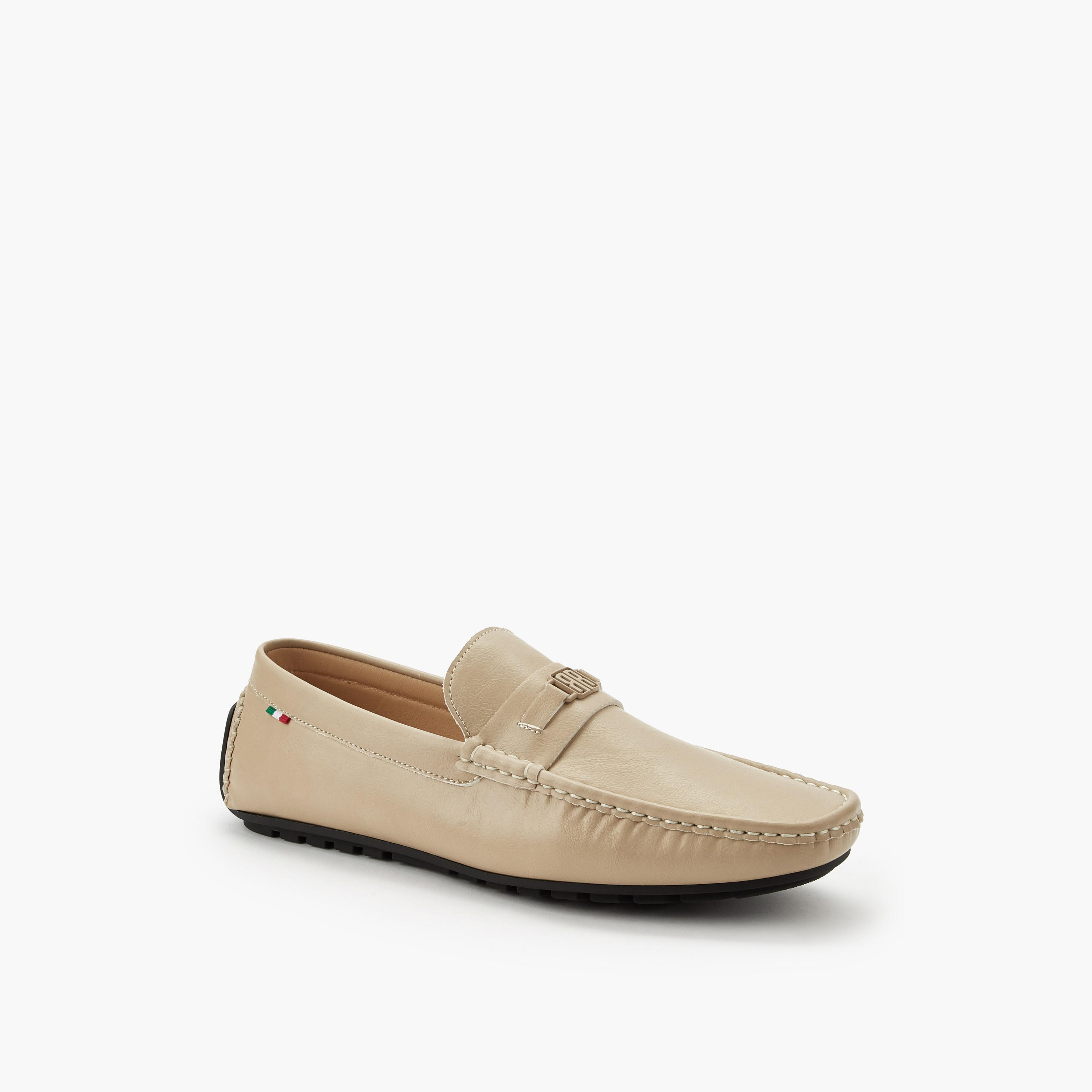 حذاء موكاسين سهل الارتداء بزينة شعار للرجال من رينزو روغاني-men-shoes-loafersandmoccasins-image-2