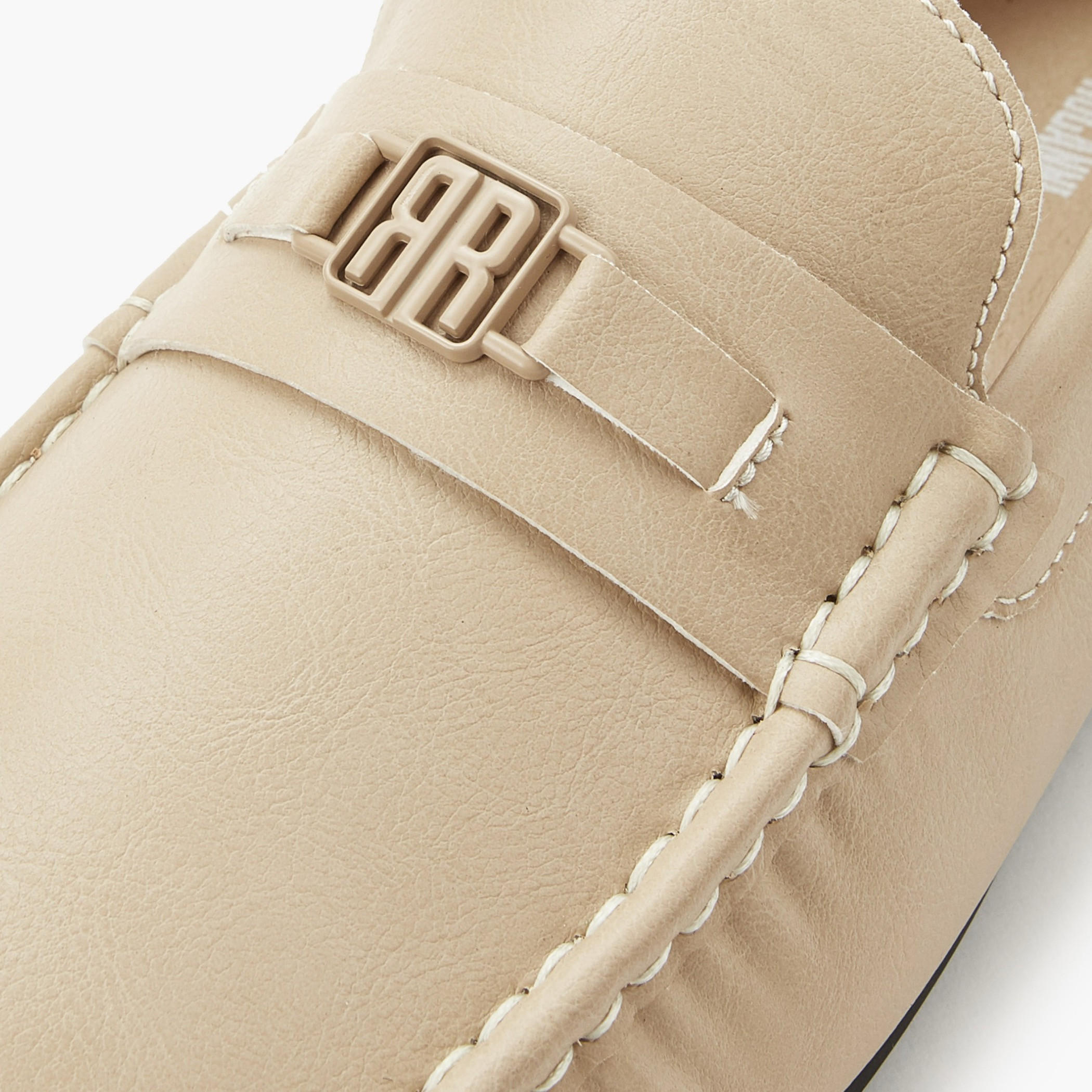 حذاء موكاسين سهل الارتداء بزينة شعار للرجال من رينزو روغاني-men-shoes-loafersandmoccasins-image-4