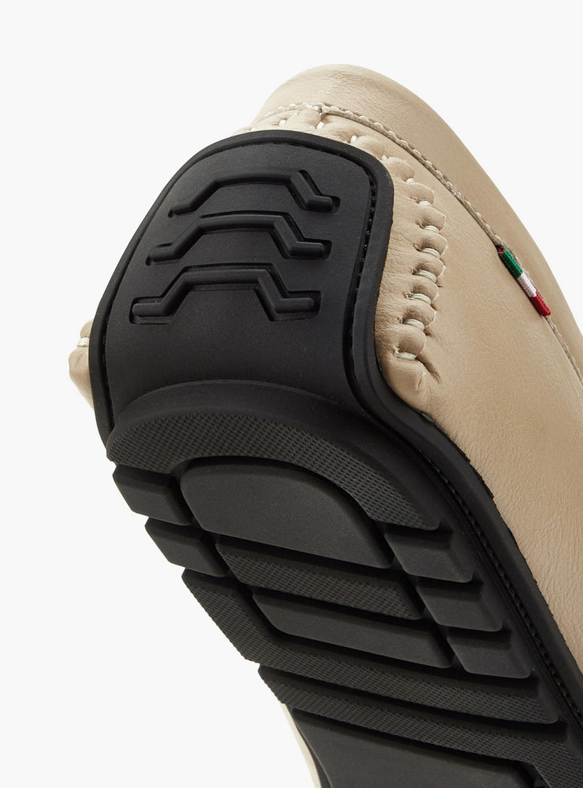 حذاء موكاسين سهل الارتداء بزينة شعار للرجال من رينزو روغاني-men-shoes-loafersandmoccasins-image-5