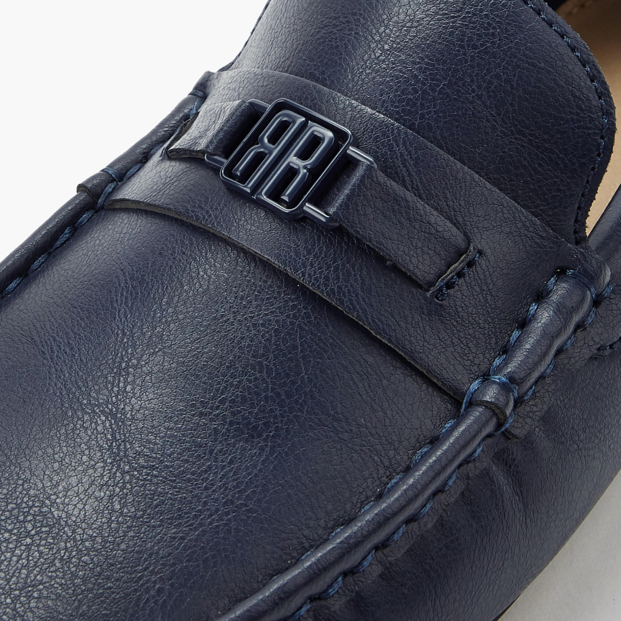 حذاء موكاسين سهل الارتداء بزينة شعار للرجال من رينزو روغاني-men-shoes-loafersandmoccasins-image-4
