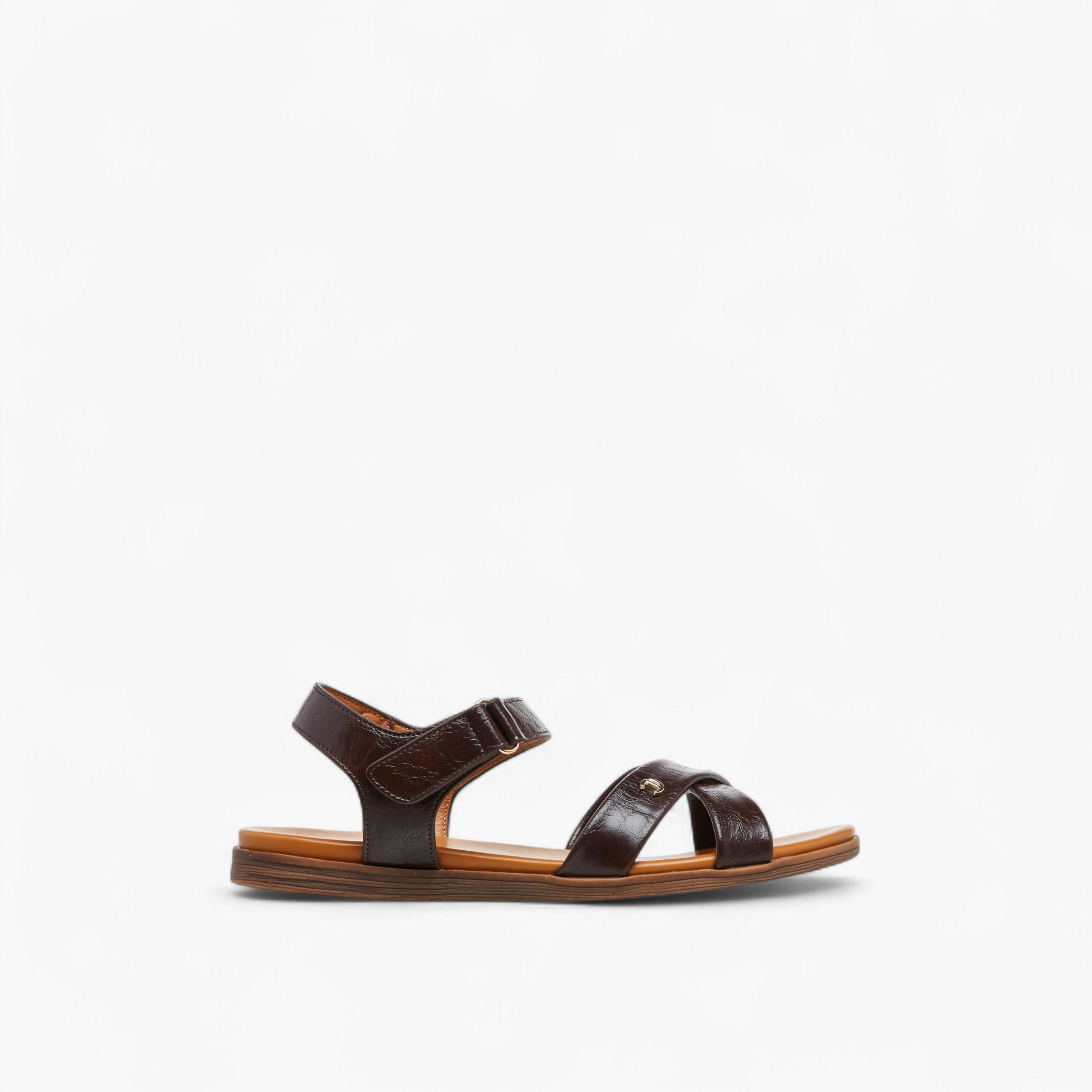 صندل سادة بأحزمة متقاطعة وشريط إغلاق لاصق من لو كونفورت-women-shoes-flats-sandals-image-2